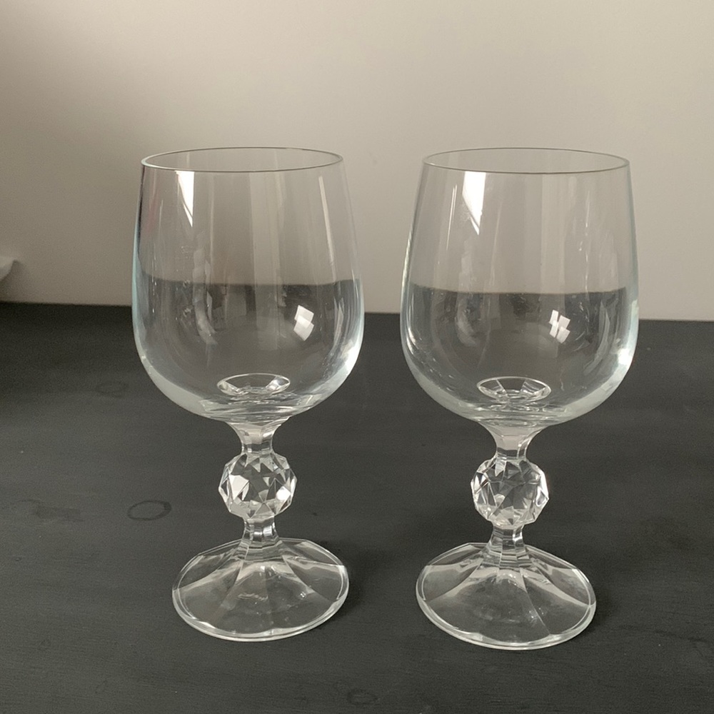 Clear Crystal-Style Wine Glasses with Faceted Stem - Set of 2